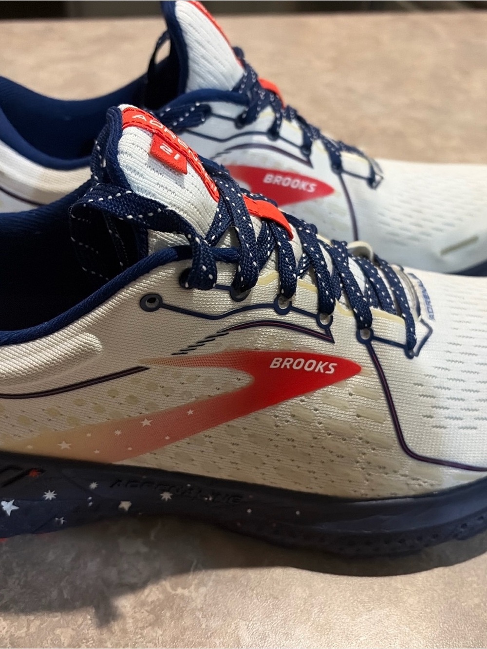 BROOKS ADRENALINE USA STARS AND STRIPES RUNNING SHOES WOMENS SIZE 9.5